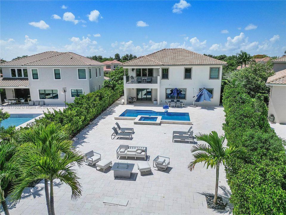 Recently Sold: $2,100,000 (5 beds, 4 baths, 4357 Square Feet)