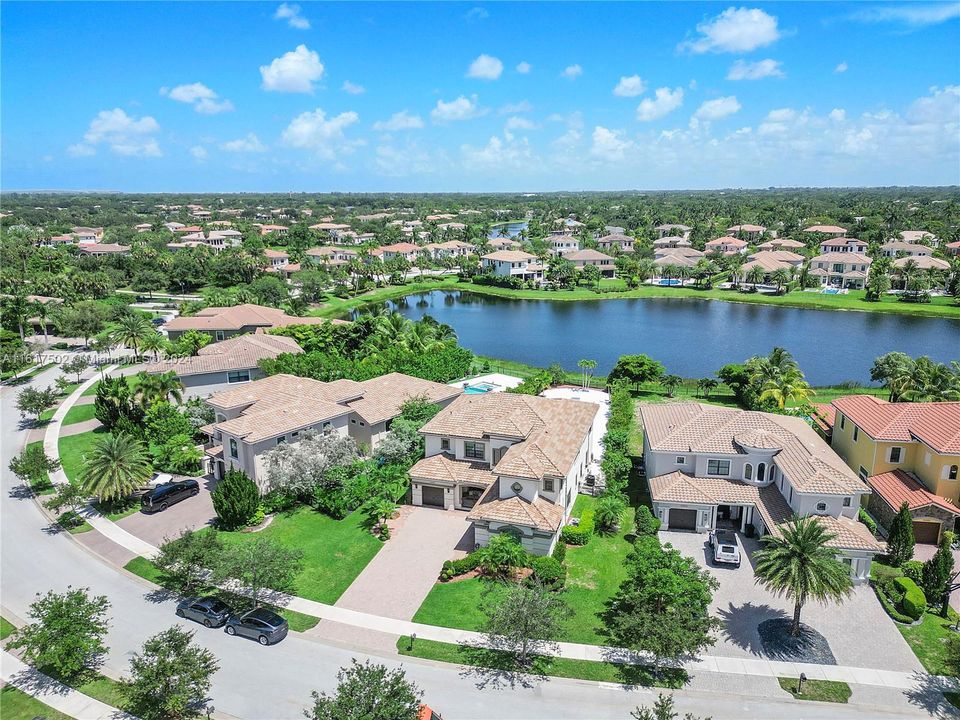 Recently Sold: $2,100,000 (5 beds, 4 baths, 4357 Square Feet)