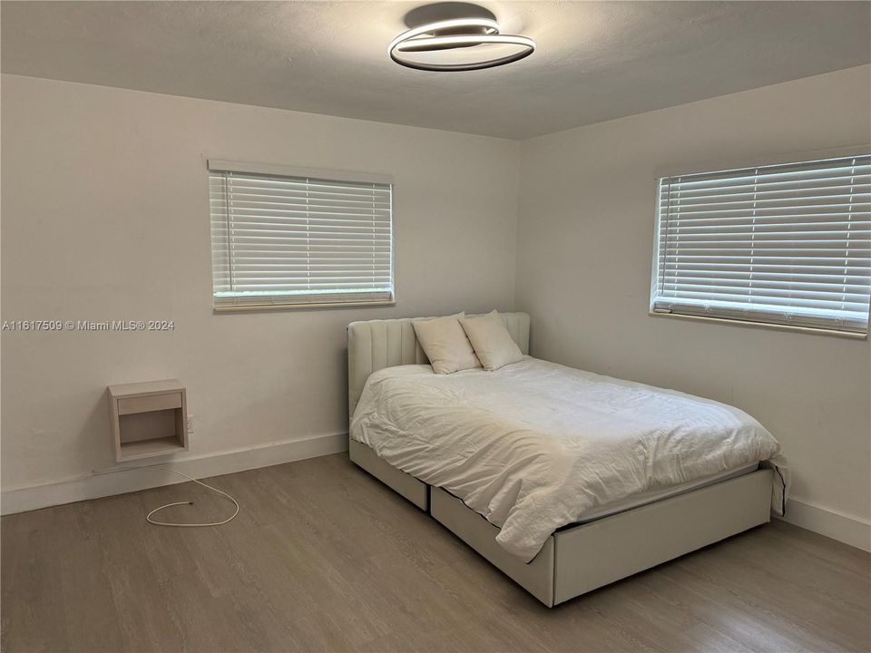 For Rent: $1,850 (1 beds, 1 baths, 1899 Square Feet)