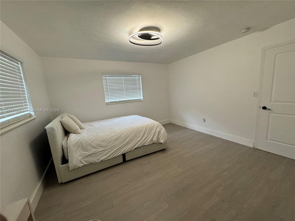 For Rent: $1,850 (1 beds, 1 baths, 1899 Square Feet)