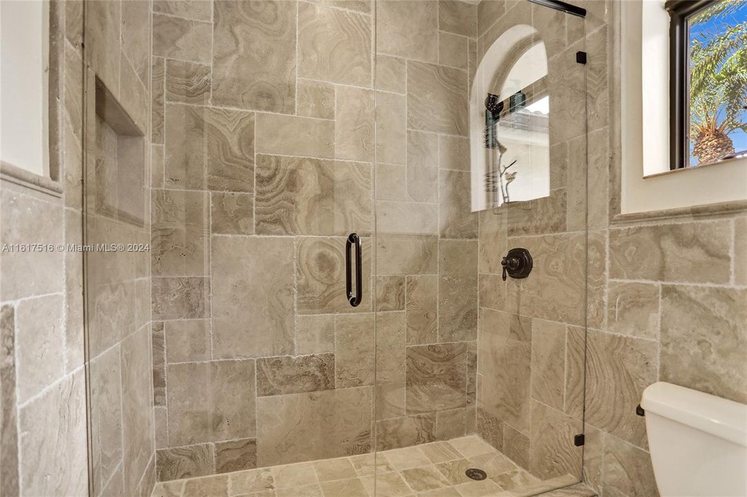 LARGE SHOWER WITH FRAMELESS DOOR