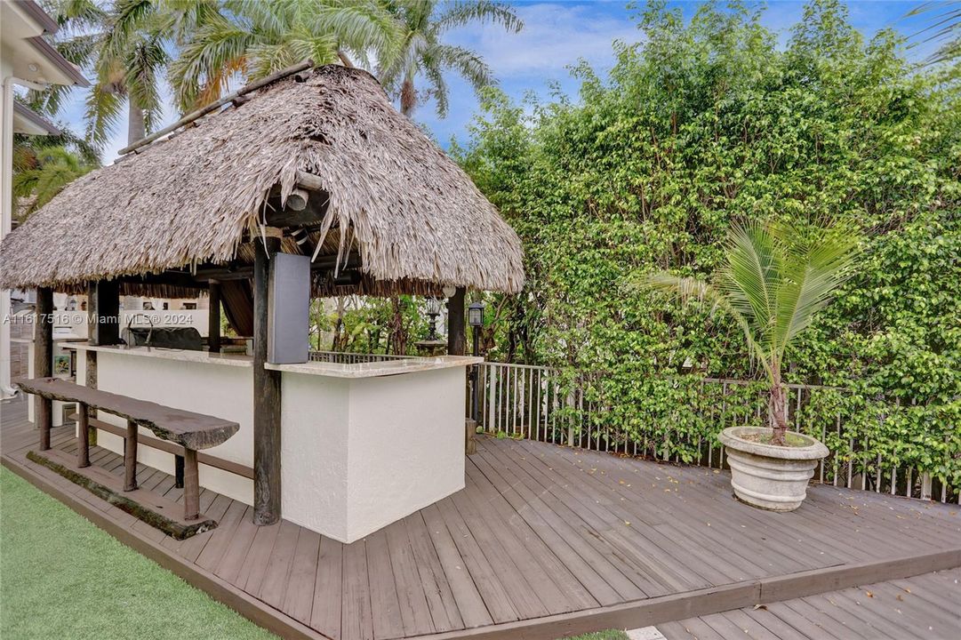 THE POOLSIDE TIKI HUT