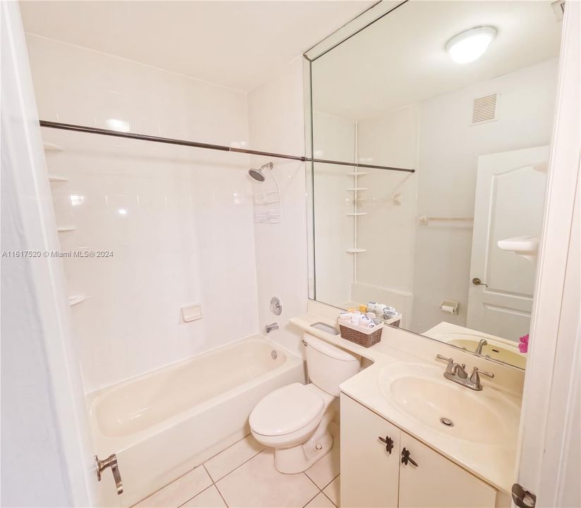 Active With Contract: $2,600 (3 beds, 2 baths, 1330 Square Feet)