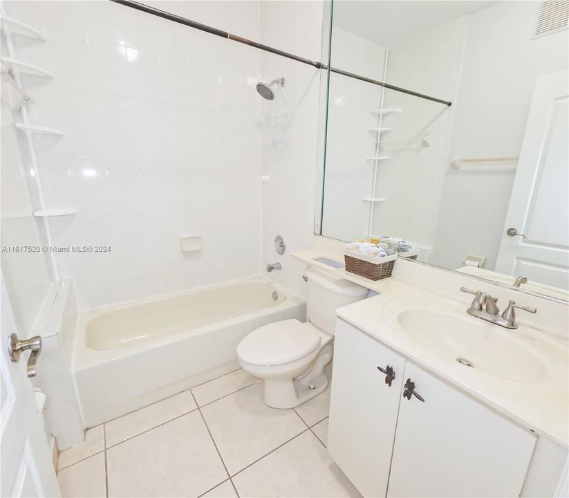 Active With Contract: $2,600 (3 beds, 2 baths, 1330 Square Feet)