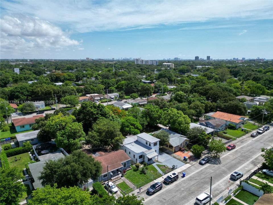 Vendido Recientemente: $825,000 (4 camas, 3 baños, 1961 Pies cuadrados)