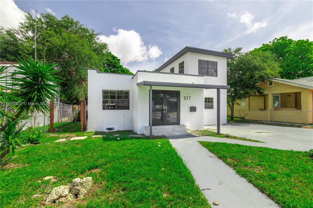 Recently Sold: $825,000 (4 beds, 3 baths, 1961 Square Feet)