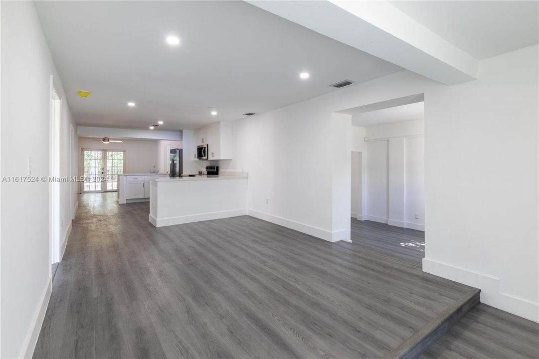 Recently Sold: $825,000 (4 beds, 3 baths, 1961 Square Feet)