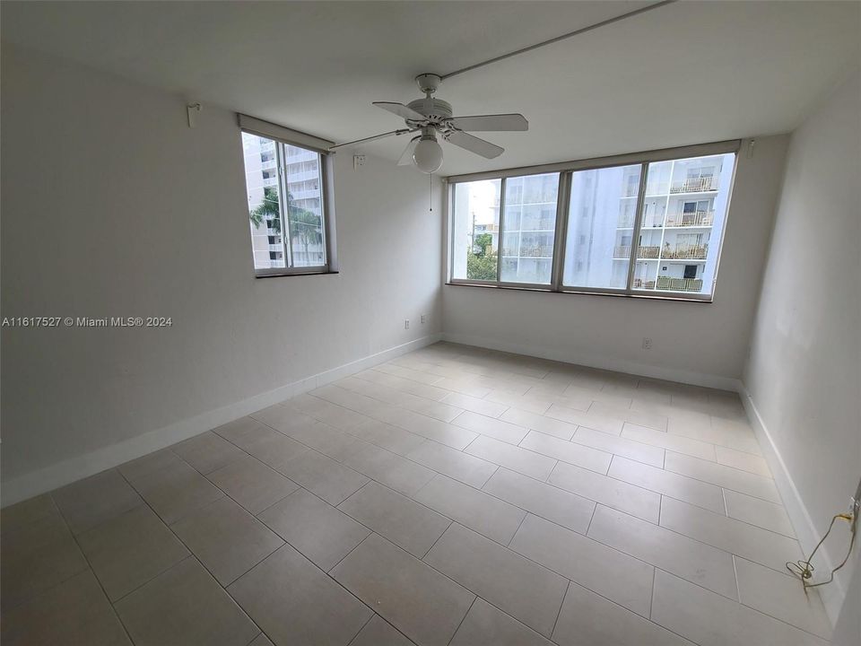 For Rent: $3,100 (2 beds, 2 baths, 890 Square Feet)