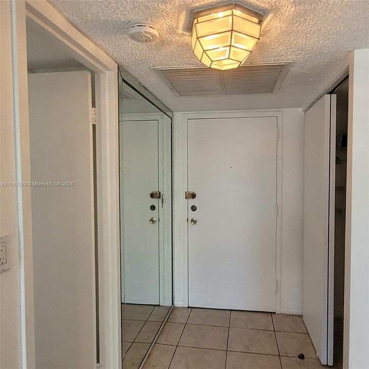 For Rent: $2,800 (2 beds, 2 baths, 1450 Square Feet)