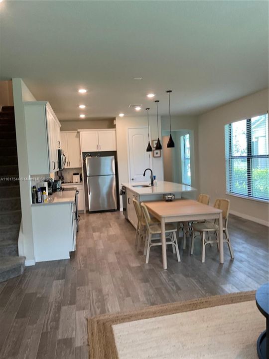 Recently Rented: $3,975 (3 beds, 2 baths, 1754 Square Feet)