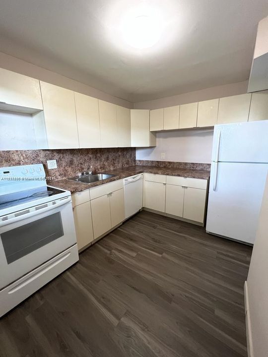 For Rent: $2,150 (2 beds, 2 baths, 1040 Square Feet)