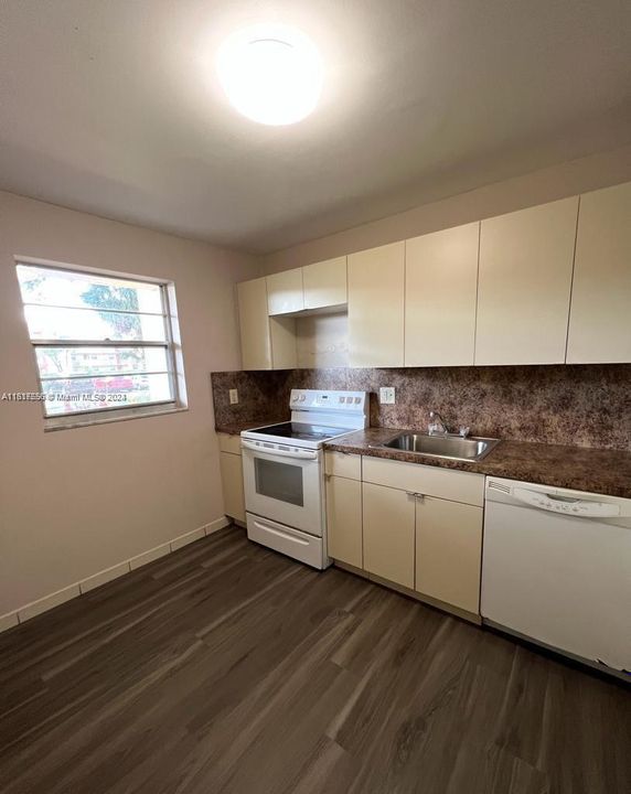 For Rent: $2,150 (2 beds, 2 baths, 1040 Square Feet)