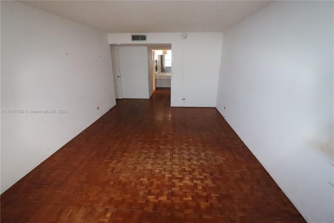 En Venta: $575,000 (2 camas, 2 baños, 1856 Pies cuadrados)