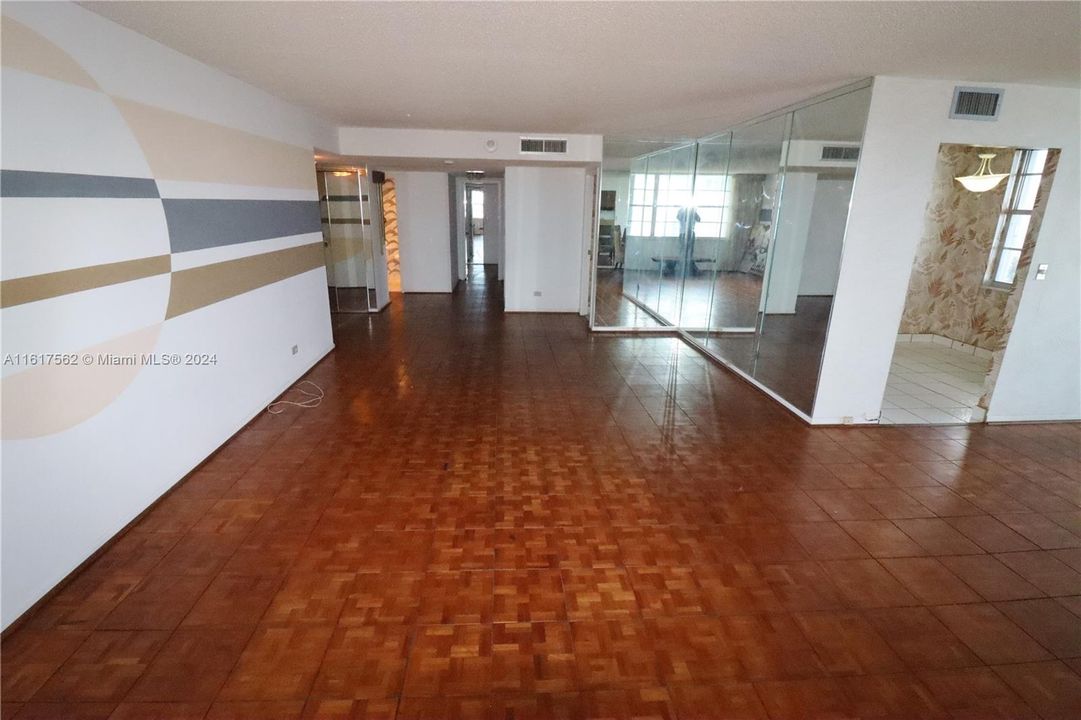 En Venta: $575,000 (2 camas, 2 baños, 1856 Pies cuadrados)