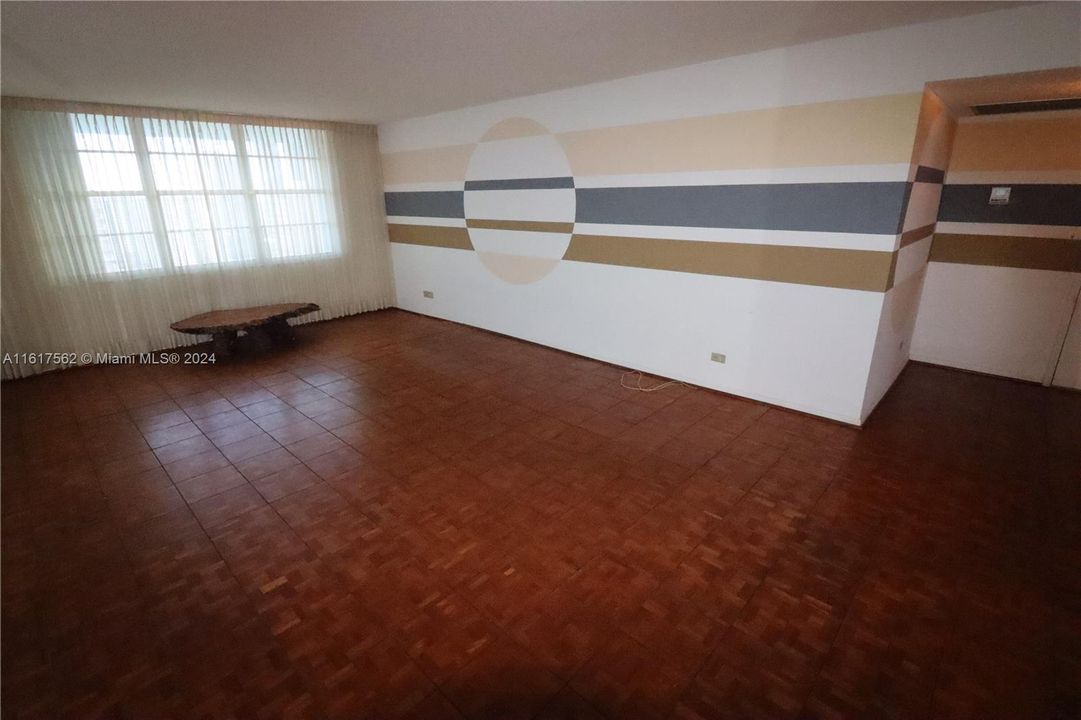 En Venta: $575,000 (2 camas, 2 baños, 1856 Pies cuadrados)