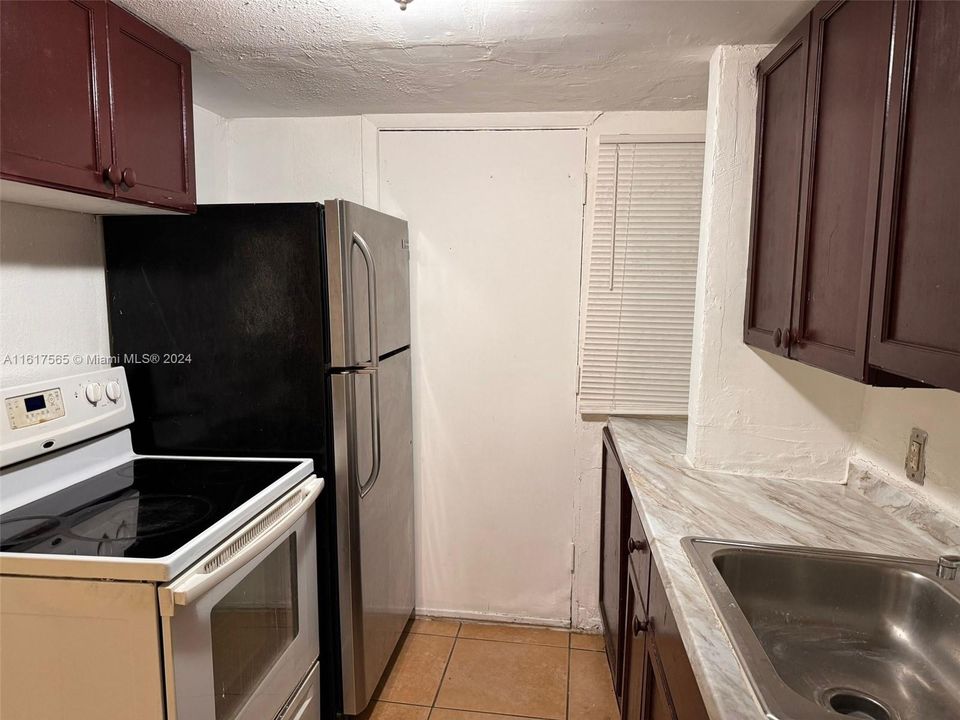 For Rent: $2,100 (2 beds, 1 baths, 750 Square Feet)