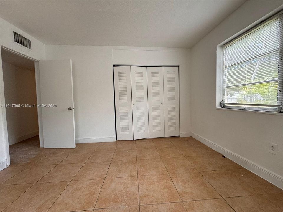 Recently Rented: $1,900 (2 beds, 1 baths, 750 Square Feet)