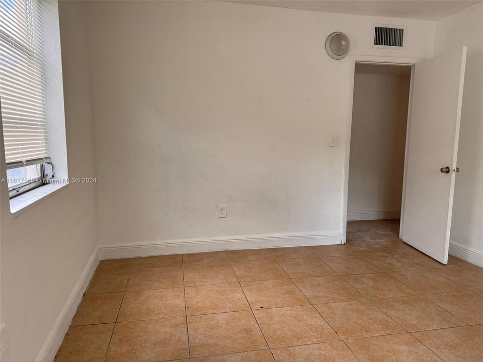 For Rent: $2,100 (2 beds, 1 baths, 750 Square Feet)