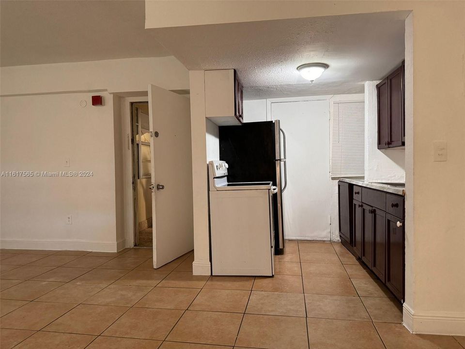 For Rent: $2,100 (2 beds, 1 baths, 750 Square Feet)