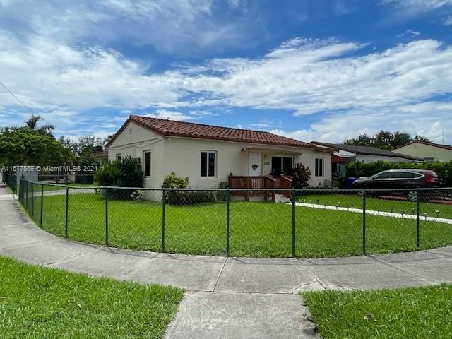 Recently Sold: $630,000 (5 beds, 3 baths, 1809 Square Feet)