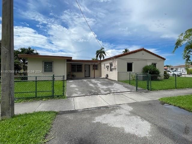 Vendido Recientemente: $630,000 (5 camas, 3 baños, 1809 Pies cuadrados)