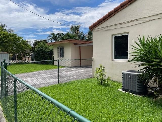 Recently Sold: $630,000 (5 beds, 3 baths, 1809 Square Feet)