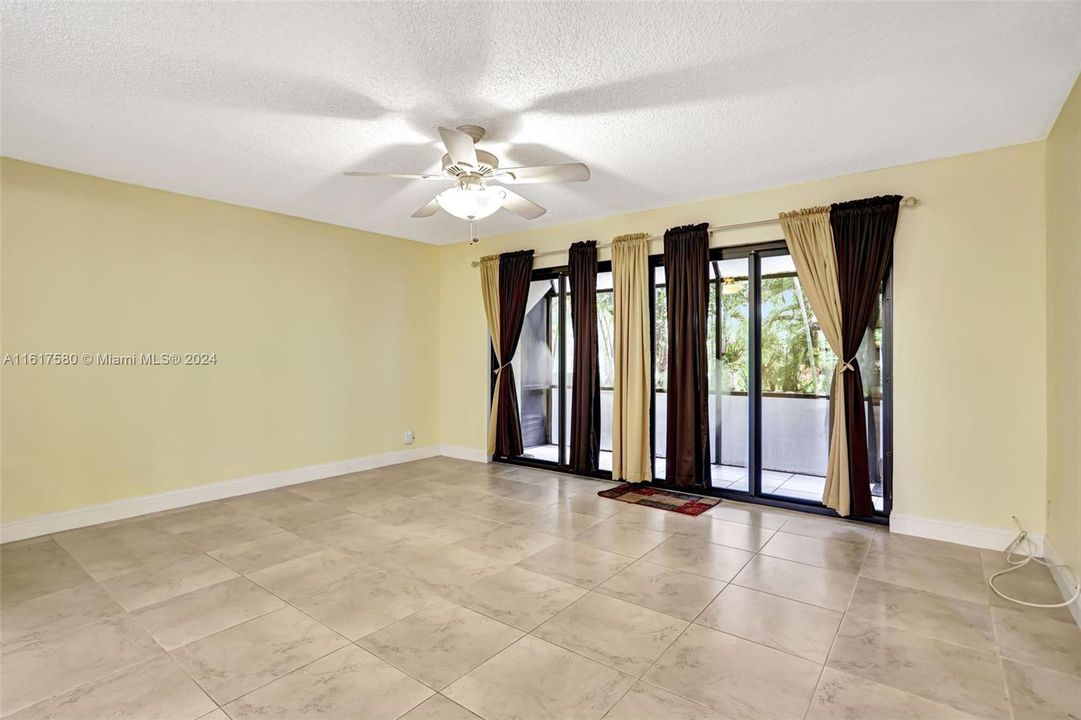 For Sale: $250,000 (2 beds, 2 baths, 1275 Square Feet)