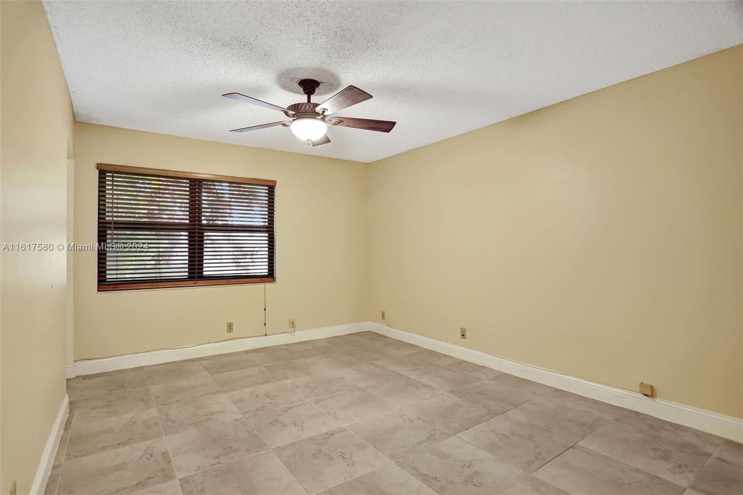 For Sale: $250,000 (2 beds, 2 baths, 1275 Square Feet)