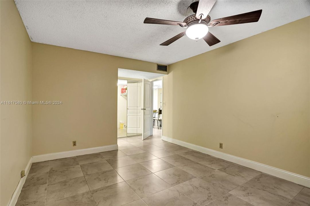For Sale: $250,000 (2 beds, 2 baths, 1275 Square Feet)