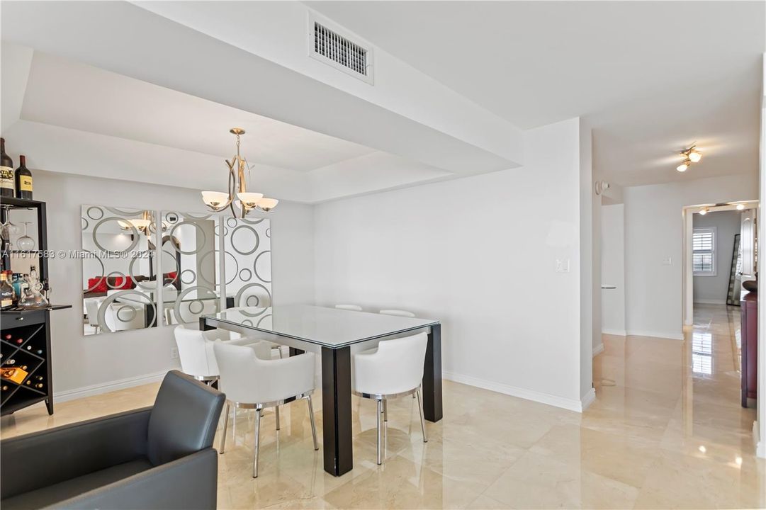 For Sale: $1,100,000 (2 beds, 2 baths, 1500 Square Feet)