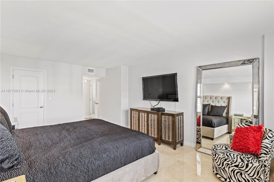 For Sale: $1,100,000 (2 beds, 2 baths, 1500 Square Feet)
