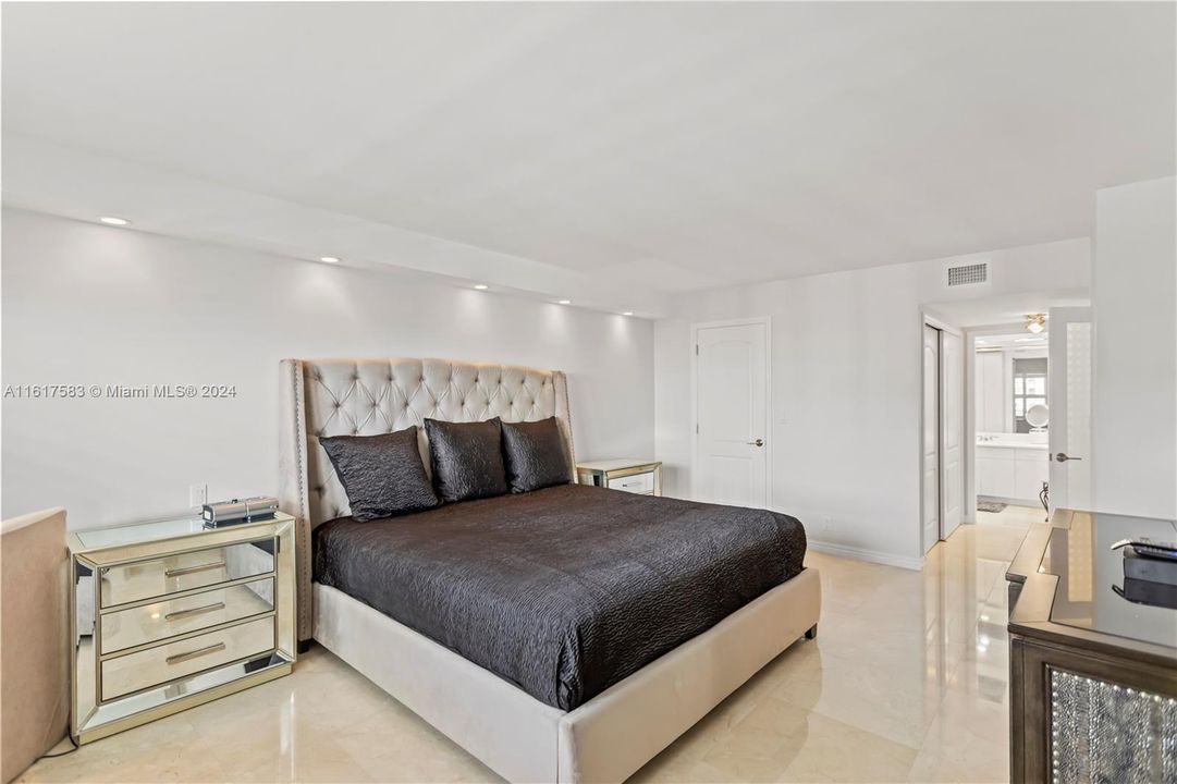 For Sale: $1,100,000 (2 beds, 2 baths, 1500 Square Feet)