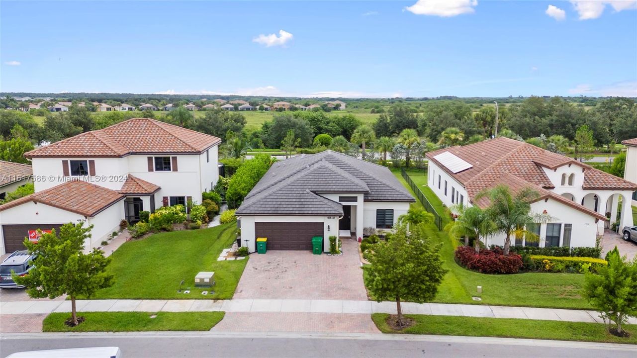 For Sale: $480,000 (3 beds, 2 baths, 1929 Square Feet)