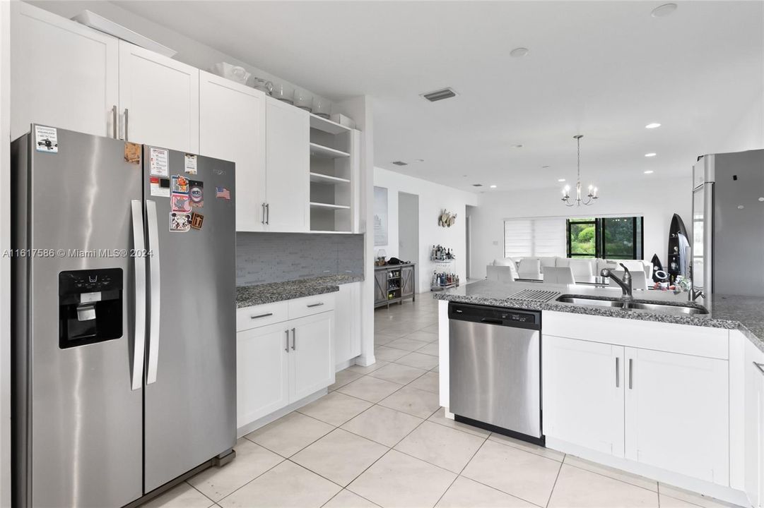 For Sale: $480,000 (3 beds, 2 baths, 1929 Square Feet)