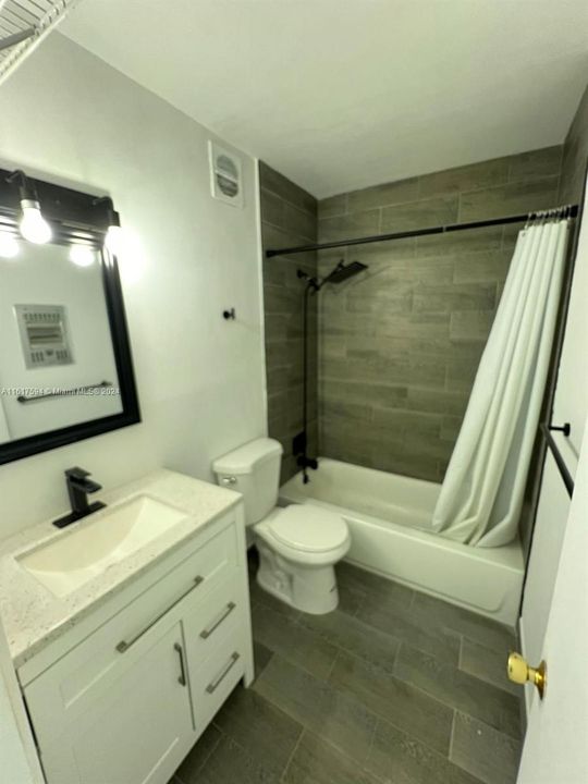 Active With Contract: $1,950 (1 beds, 1 baths, 418 Square Feet)