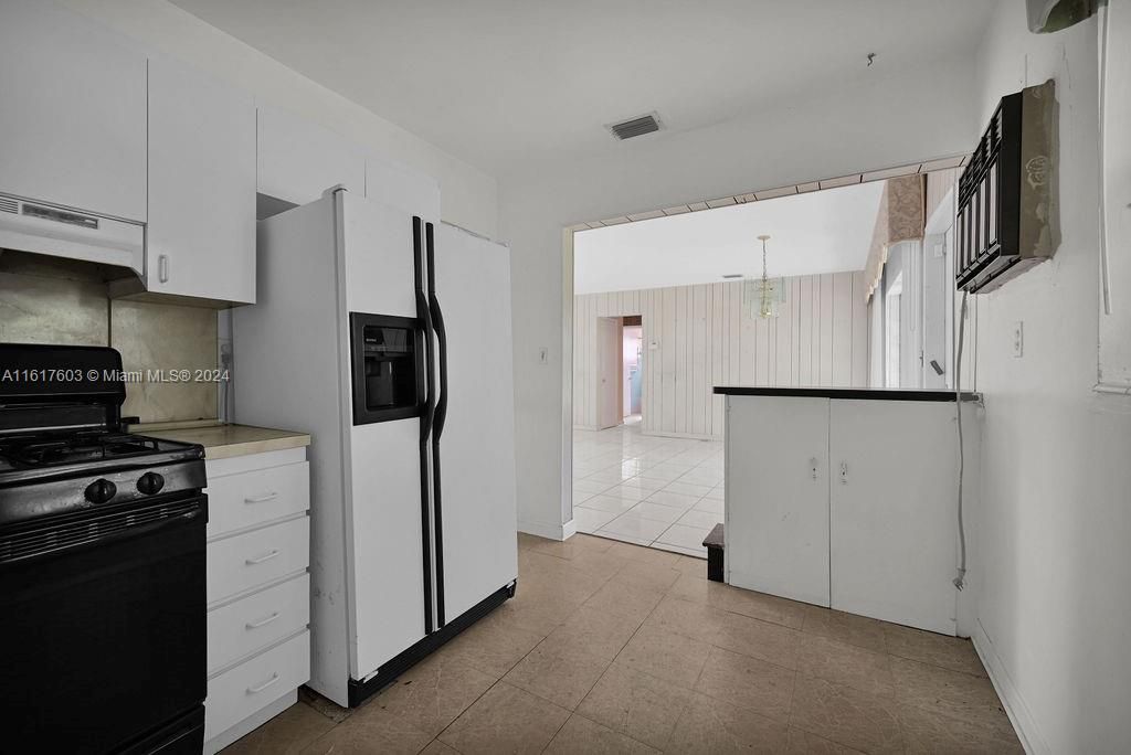 For Sale: $449,000 (3 beds, 1 baths, 1216 Square Feet)