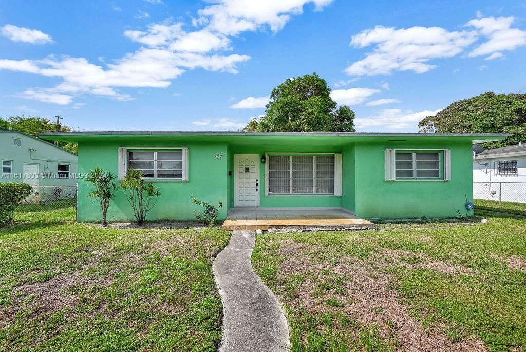 Recently Sold: $449,000 (3 beds, 1 baths, 1216 Square Feet)