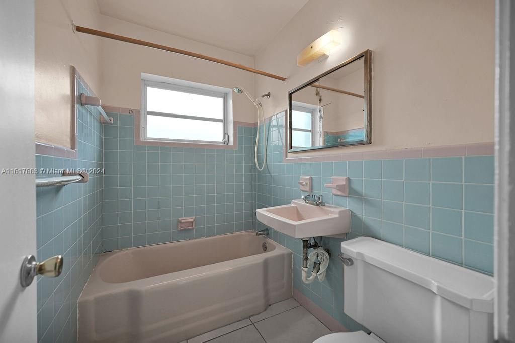 For Sale: $449,000 (3 beds, 1 baths, 1216 Square Feet)