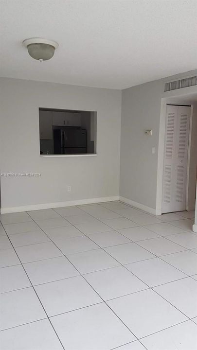 Recently Rented: $2,590 (2 beds, 1 baths, 831 Square Feet)