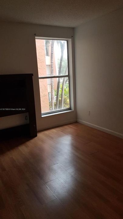 Recently Rented: $2,590 (2 beds, 1 baths, 831 Square Feet)