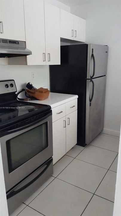 Recently Rented: $2,590 (2 beds, 1 baths, 831 Square Feet)