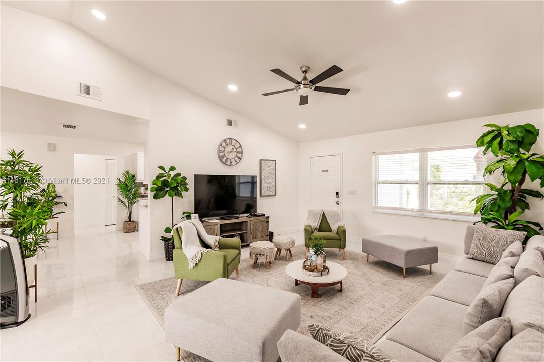 For Sale: $629,900 (3 beds, 2 baths, 1524 Square Feet)