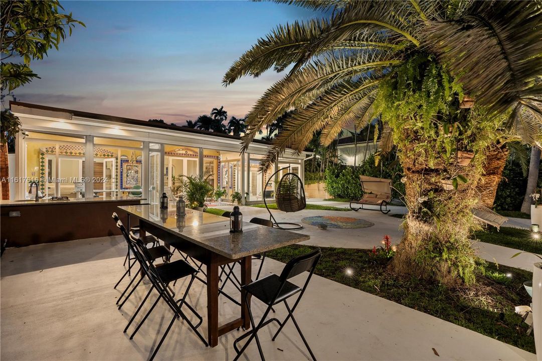 Patio - Outdoor dining area