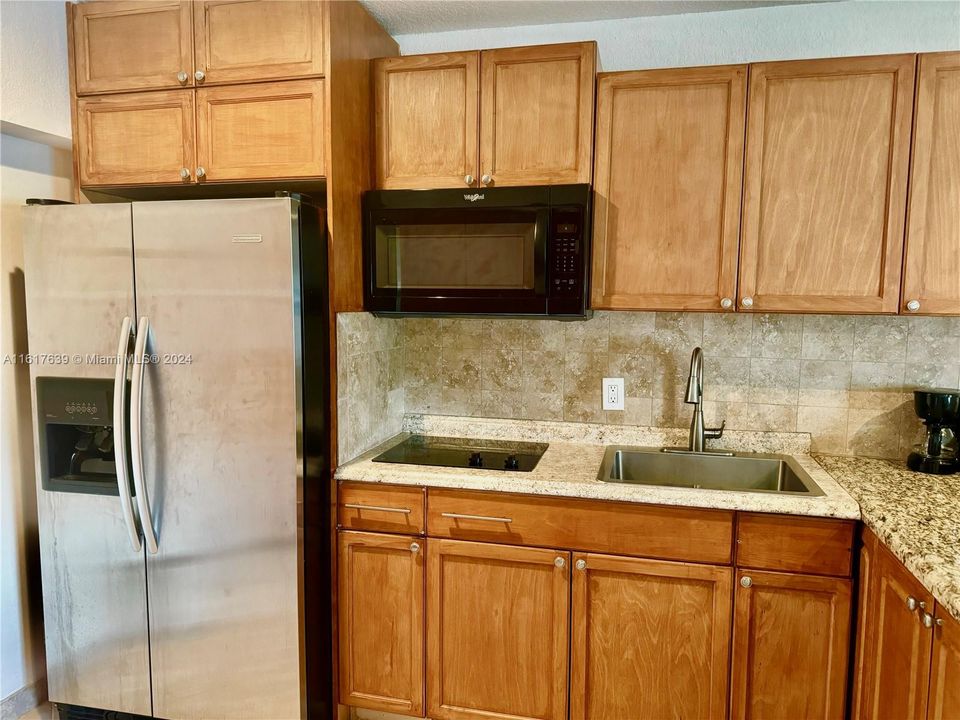 Recently Rented: $1,699 (1 beds, 1 baths, 640 Square Feet)