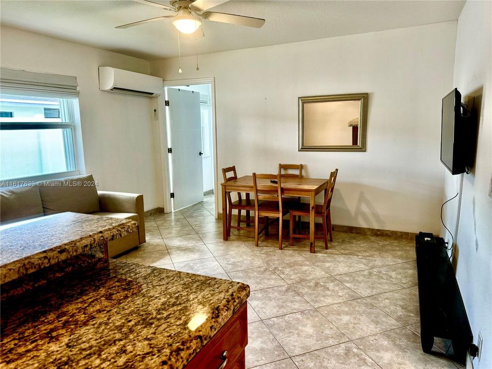 For Rent: $1,799 (1 beds, 1 baths, 640 Square Feet)