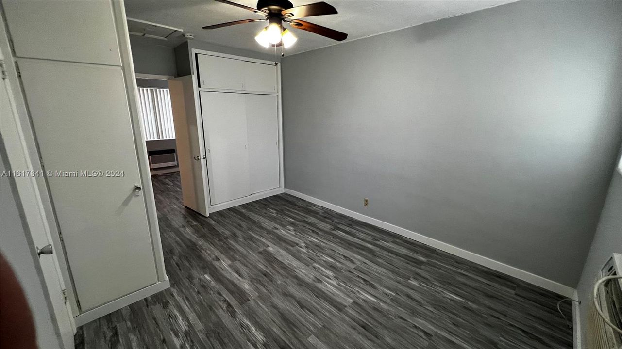 For Sale: $189,000 (1 beds, 1 baths, 420 Square Feet)