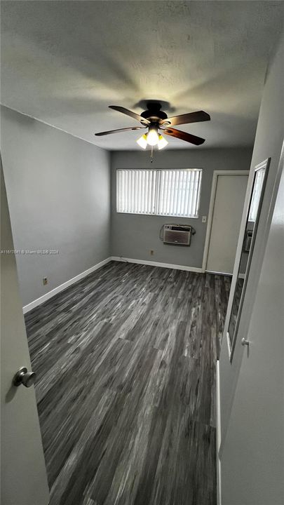 For Sale: $189,000 (1 beds, 1 baths, 420 Square Feet)