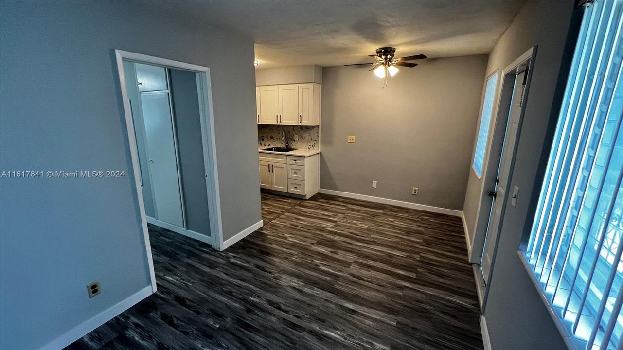 For Sale: $189,000 (1 beds, 1 baths, 420 Square Feet)