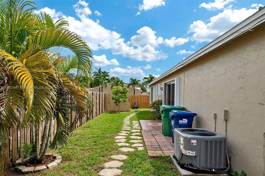 For Sale: $525,000 (3 beds, 2 baths, 1353 Square Feet)