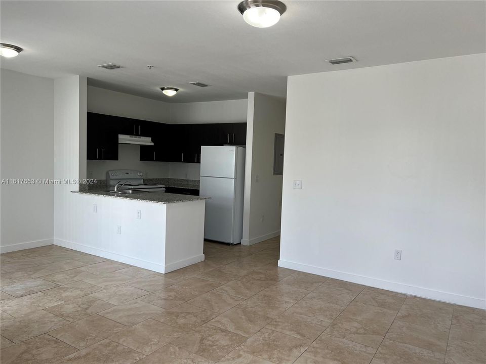 For Rent: $2,375 (2 beds, 2 baths, 802 Square Feet)